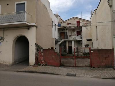Diritto di usufrutto di unità immobiliare sita al piano terra con accesso da...