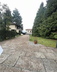 Gazzada Schianno (VA) Via Varese n. 26 consistente nella...