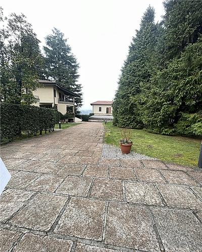 Gazzada Schianno (VA) Via Varese n. 26 consistente nella piena proprietà catastalmente identificata come autorimessa, che di fatto non esiste  (neppure urbanisticamente) trattandosi invece di un’ar...