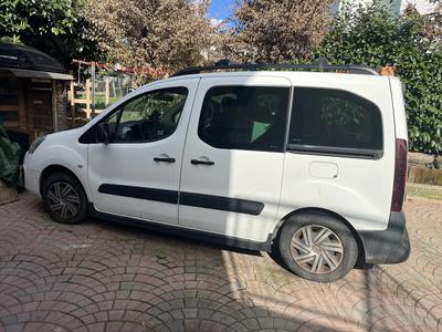 Lotto 1 - costituito da: AUTOVEICOLO MARCA CITROEN, MODELLO BERLINGO