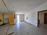 Appartamento di 110 mq con balconi al terzo piano, a...