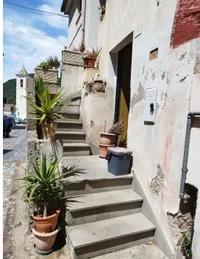 Fabbricato su 4 livelli: piano seminterrato, con 3...