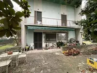 Piena proprietà per la quota di 1/1 di Abitazione di...
