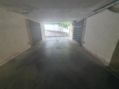 Posto auto in autorimessa interrata, a servizio di un’unità residenziale, di circa 10,20 mq.