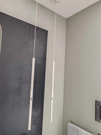 N.2 LAMPADE BIANCHE A STELO DA SOFFITTO - LOTTO 15