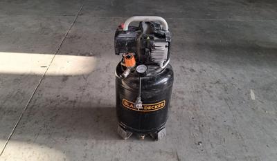(Lotto n.49) - Compressore marca BLACK & DECKER modello BD 195/24V-NK matricola 2175780611 anno 2021. 