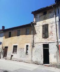 Casa di corte su 2 livelli abitabili ed una soffitta,...
