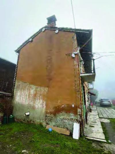 Fabbricato ad uso abitazione sviluppato su due livelli...