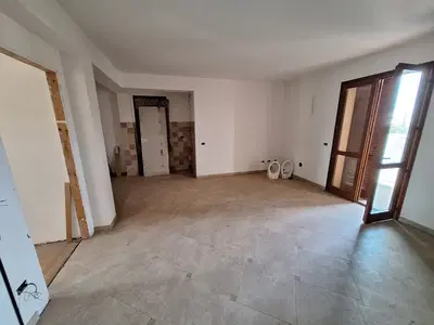 Trilocale al piano primo con garage sito a Capannoli (PI), in via Gramsci 50/7. Per maggiori informazioni visitare il portale www.quimmo.it - Codice annuncio 2638801
