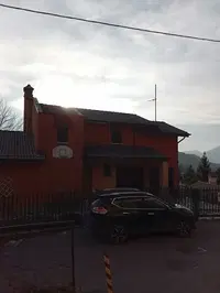Fabbricato a blocco che si sviluppa su 3 piani...