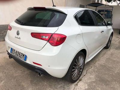 LOTTO UNICO: 1) Autovettura Alfa Romeo Giulietta (tg. ES626ZM), colore...
