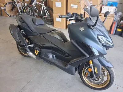 LOTTO 1: MOTOCICLO MARCA YAMAHA, MODELLO T-MAX, TARGATO FF00008, COLORE...