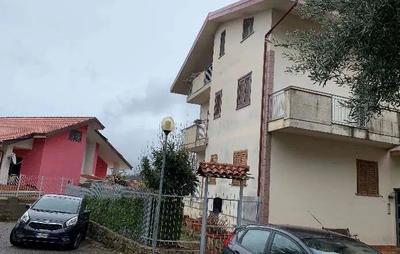 Abitazione di tipo economico al piano 2. Dati dimensionali: sup. coperta mq...