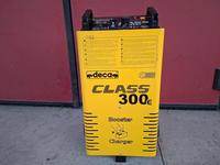 Caricabatteria-booster di colore giallo marca DECA...