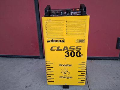 Caricabatteria-booster di colore giallo marca DECA modello CLASS BOOSTER 300E matricola 16/640460