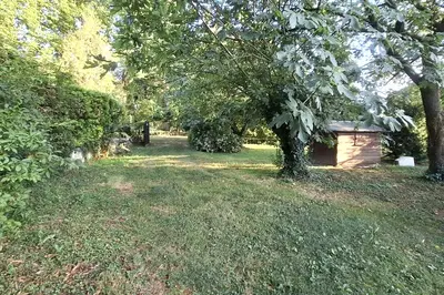 Terreno agricolo in zona mista residenziale in Carnate (MB), lungo via Privata delle Orchidee. Superficie catastale di 1585 mq. Condizioni buone Per maggiori informazioni visitare il portale www.quimmo.it - Codice annuncio 2639911