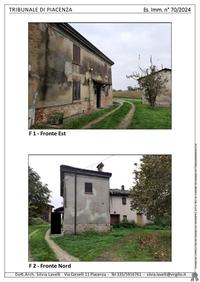 Piena proprietà di civile abitazione sviluppantesi su...