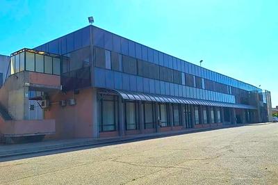 Ufficio con servizi (sub 14) in zona artigianale ad Elmas (CA), via delle...