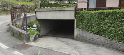 Nel Comune di Castione della Presolana (BG), frazione Dorga, Via Foppi n. 1/ter, piena proprietà per la complessiva quota di ½ e nuda proprietà per la complessiva quota di ½ di un appartamento su tre livelli, con giardino principale e secondario, e di un'autorimessa al piano seminterrato.