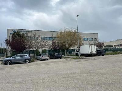 Vendita di complesso aziendale composto da: diritti pari a 1/1 su opificio...