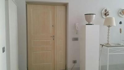 Piena ed intera proprietà di 2 appartamenti in Frattamaggiore (Na) alla via Carditello civico 109 - piano rialzato e primo. Piano rialzato: ingresso-soggiorno, cucina, due camere da letto, due bagni, lavanderia, disimpegno di accesso secondario dal corpo scala e due balconi. Primo piano: ingresso-soggiorno, cucina, due camere da letto, due bagni, lavanderia, disimpegno di accesso secondario dal corpo scala e due balconi. 