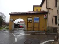IN VAPRIO D’ADDA (MI) VIA MOTTA 52/54 TRILOCALE USO ABITAZIONE MQ 100 AL PIANO RIALZATO CON CANTINA E POSTO AUTO