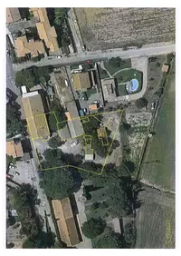 Intera piena proprietà di porzione di azienda agricola...
