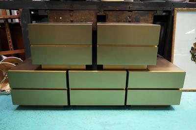 Lotto 2: n.5 cassettiere verniciate bronzo, composte da moduli di 2 cassetti (misura modulo cm 47x45 h= 35)
