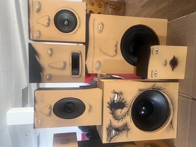 Lotto 4 - costituito da: Installazioni in legno, elementi di arredo e...