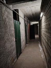 Spazi di risulta adiacenti e sotto la scala condominiale...