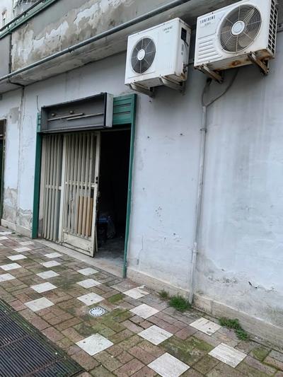 Piena e intera proprietà del seguente immobile sito in Melito di Napoli alla via Enrico de Nicola n. 3: Locale commerciale al piano T, interno 10, scala C, lotto A, sup. cat. 94 mq