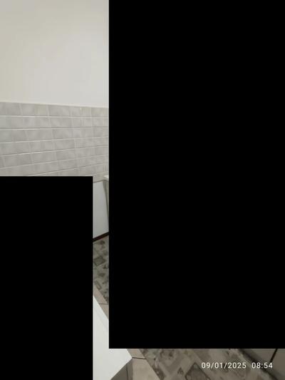 Intera piena proprietà di Bene n. 45) Appartamento posto al piano secondo di fabbricato facente parte di complesso condominiale e composto da soggiorno, cucina, atrio, due camere da letto, bagno e balcone; Bene n. 52) Garage pertinenziale posto al piano terra del medesimo fabbricato