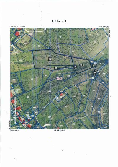 Piena proprietà di terreno ad uso agricolo: cat Firenze, 21,23,25 fg143; part79, porzAA,cl 5,mq1.295;part79, porzAB,cl2,mq11.095;part. 81,porzAA, cl 3, mq 1.253;part81,porzAB,cl3,mq347;part84, porzAA,cl3,mq109;part84, porzAB,cl3,mq4.591;part85, porzAA,cl5,mq104;part85, porzAB,cl2,mq256; part140, cl2,mq370(fuori dall’azienda).accesso pedonale e carrabile dalla strada