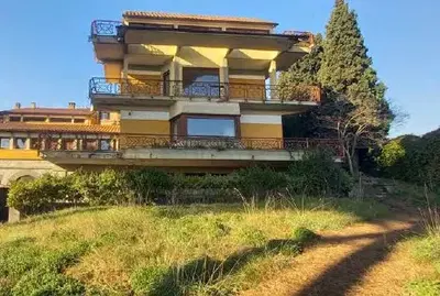 Diritti di piena proprietà (1/1) su fabbricati parzialmente indipendenti disposti su quattro livelli (PS1-PT-1P-2P) ad uso abitazione situati in Via Circonvallazione dalla Chiesa n.95/97 nel comune...
