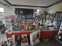 ARREDI E RIMANENZE DI MAGAZZINO AREA CASALINGHI, BANCO...