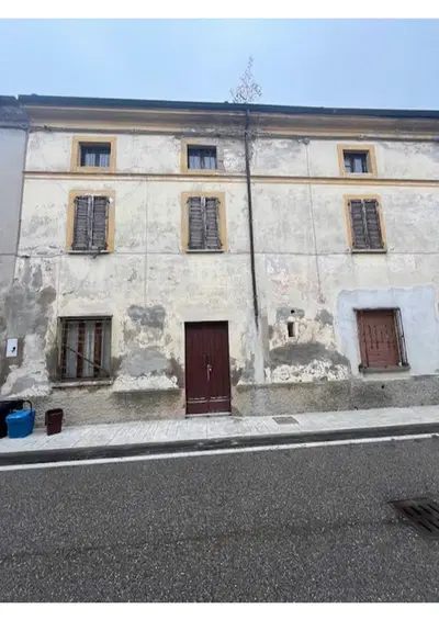 FABBRICATO CIVILE UBICATO A TORNATA (CR) - VIA ROMA 31