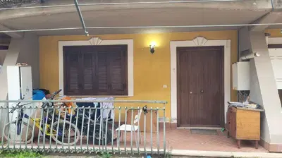 Lotto composto dai seguenti beni per il diritto di piena proprietà: • BENE 1: unità immobiliare int. 11 (sub 7) – piano terra, terza unità entrando da Via Saturno• BENE 2: unità immobiliare int. 15 (sub 11) – piani primo e sottotetto, sovrastante l'int. 11 – identificata in Catasto Fabbricati al F. 55, p. 1342, sub 11. 2 rendita Euro 302,13 