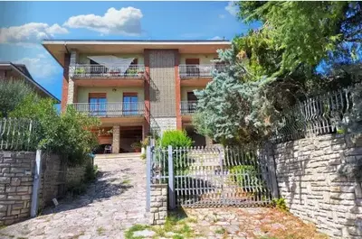 Porzione di fabbricato residenziale con pertinenza esclusiva, a Perugia...