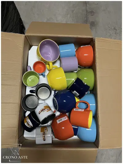 Stock di circa 8.372 prodotti della grade distribuzione appartenenti alle...