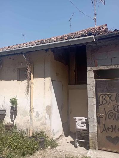 Unità immobiliare del tipo terra tetto composta al PT da...