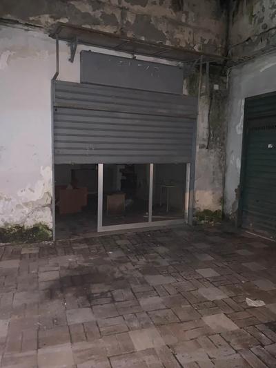 Piena e intera proprietà del seguente immobile sito in Melito di Napoli alla Via Salvatore di Giacomo n° 148: -Locale commerciale al piano T, interno 3, scala D, lotto A, sup. cat. 66 mq.