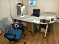 2 scrivanie angolari; 6 sedie ufficio; 2 armadi ufficio...