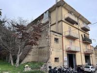 Locale seminterrato, sito in Caltagirone (CT), Via...