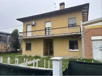 Piena proprietà di complesso immobiliare composto da...