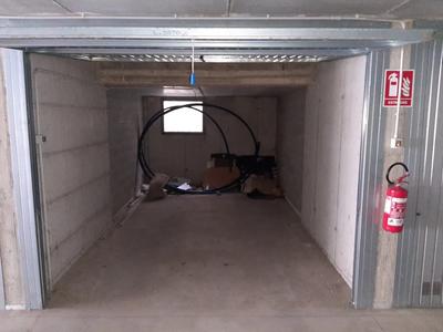 Lotto unico costituito da garage sito al piano interrato di un complesso condominiale sito in Brescia (Bs), Via Vittorio Arici n. 89 ed ubicato al piano S1. Asta telematica in modalità asincrona tramite la piattaforma www.astebusiness.it. (asta 3388). Si invitano gli interessati ad accedere al sito e prendere visione della documentazione scaricabile.