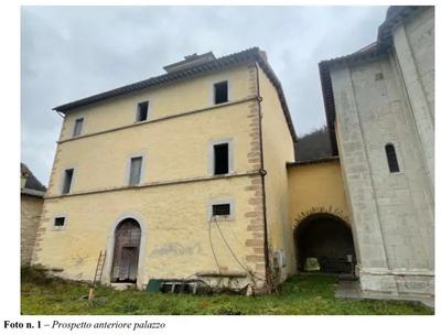 quota di proprietà di civile abitazione sita a Pieve Torina (MC), via Valnerina n. 2, quota di proprietà di unità in corso di costruzione sviluppata su due piani in via Contrada snc del Comune di Pieve Torina (MC) e quota di proprietà di terreni siti nei comuni di Pieve Torina (MC) e Montecavallo (MC)