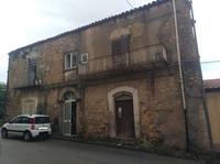 Piena proprietà di unità immobiliare composto dai corpi...