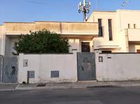 Immobile in Cavallino (LE) alla Via Trieste n. 50 e 52...
