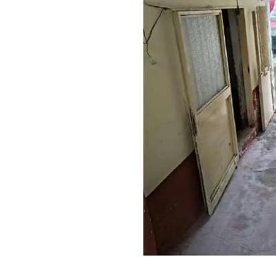 Piena ed intera proprietà di unità immobiliare e di due terreni ubicati in San Felice a Cancello (CE) al Vico Alpestre n.18.L’unità immobiliare è costituita da un edificio principale e da un edificio pertinenziale.L’edificio principale è articolato su tre livelli