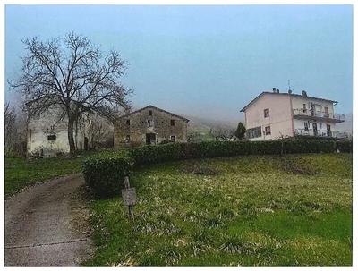 Piena proprietà nel Comune di Montese di compendio immobiliare costituito da...